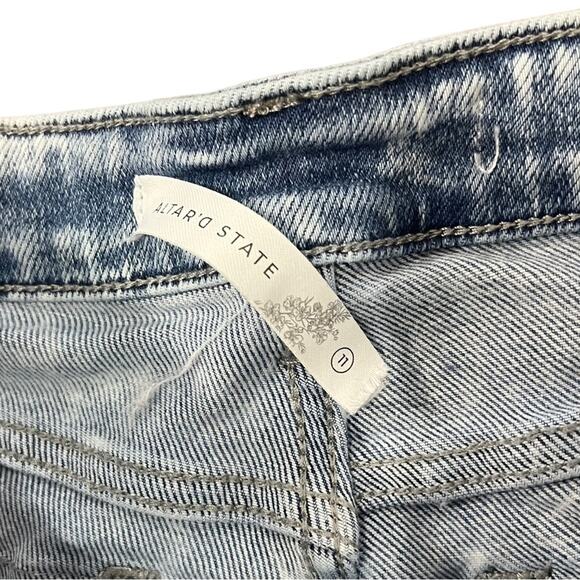 Altar'd State Jeans Womens Size 11 Distressed Frayed Hem Cut Off blue Light Wash - Picture 8 of 11